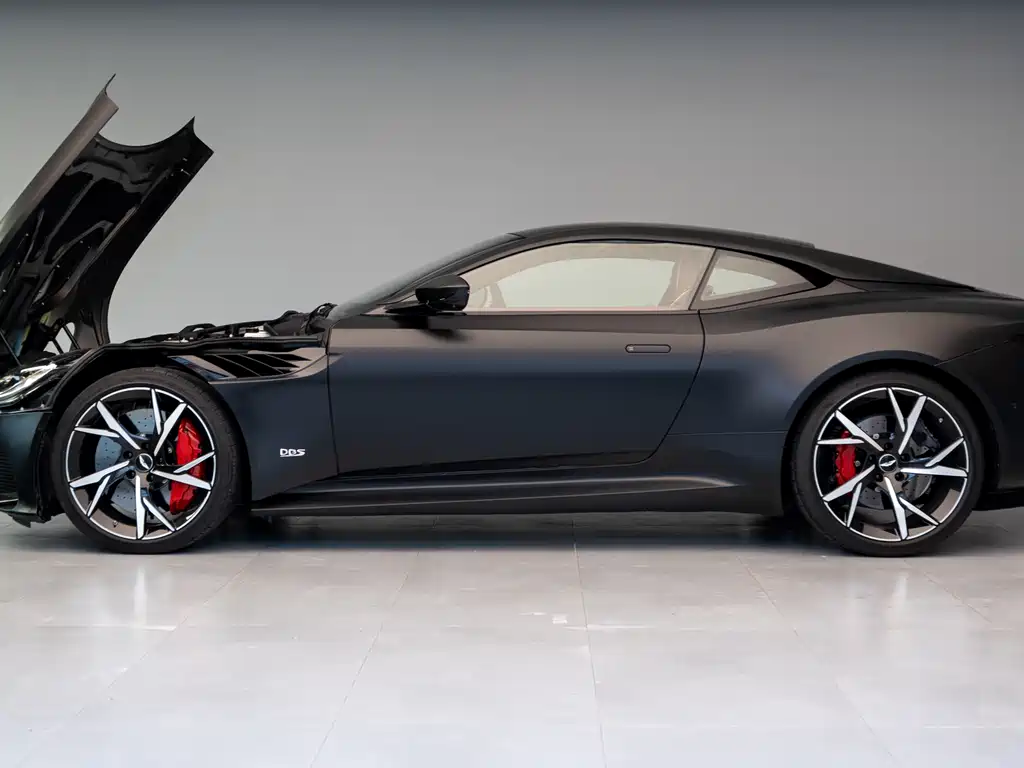 ASTON MARTIN DBS
