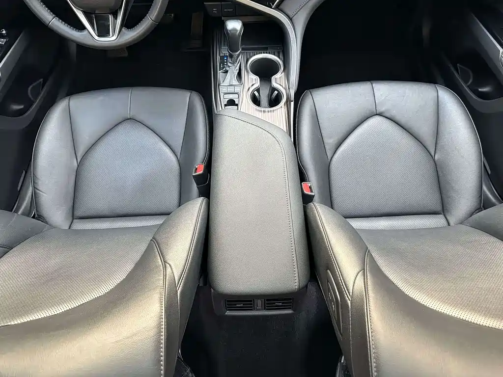 Toyota Camry — миниатюра 13