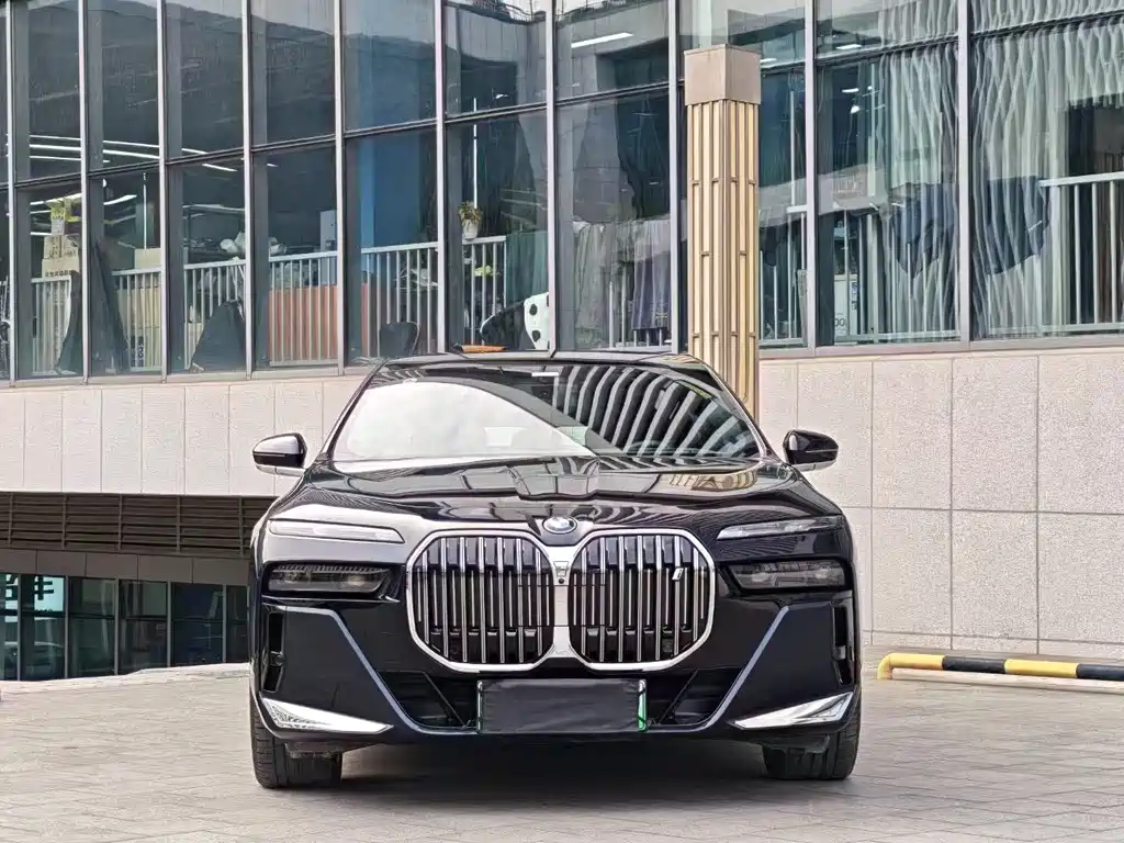 BMW i7 — миниатюра 2