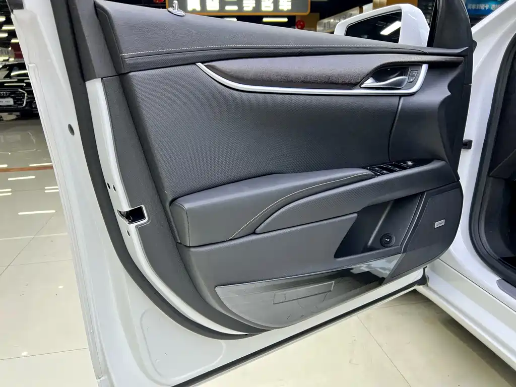 Cadillac XTS — миниатюра 9