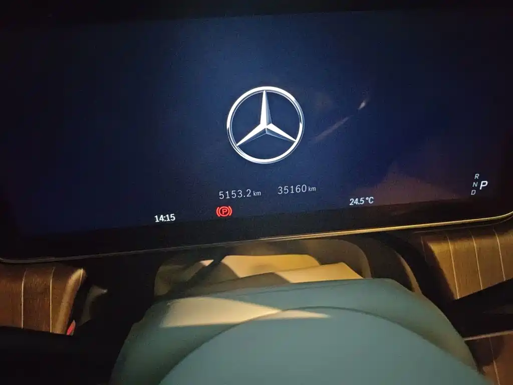 Mercedes-Benz EQE SUV — миниатюра 13