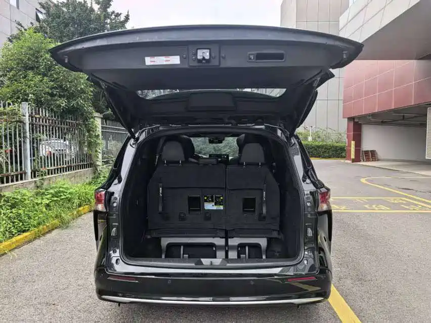 Toyota Sienna — миниатюра 5