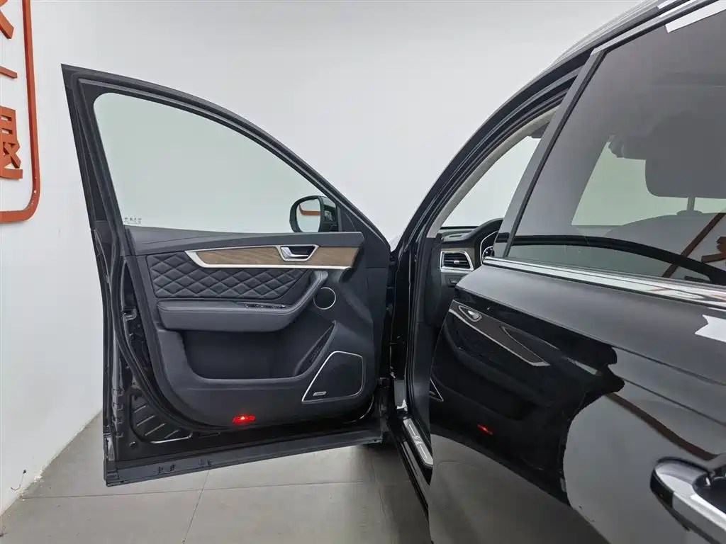 Hongqi HS7 2022 2.0T DCT мест