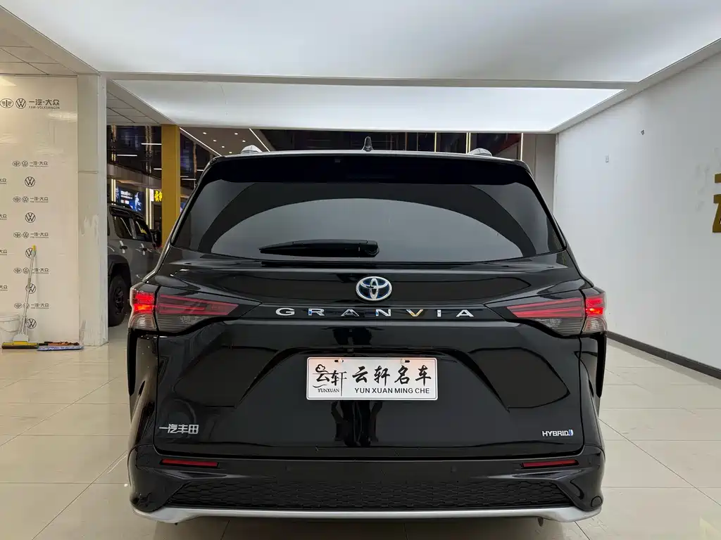 Toyota Granvia — миниатюра 5