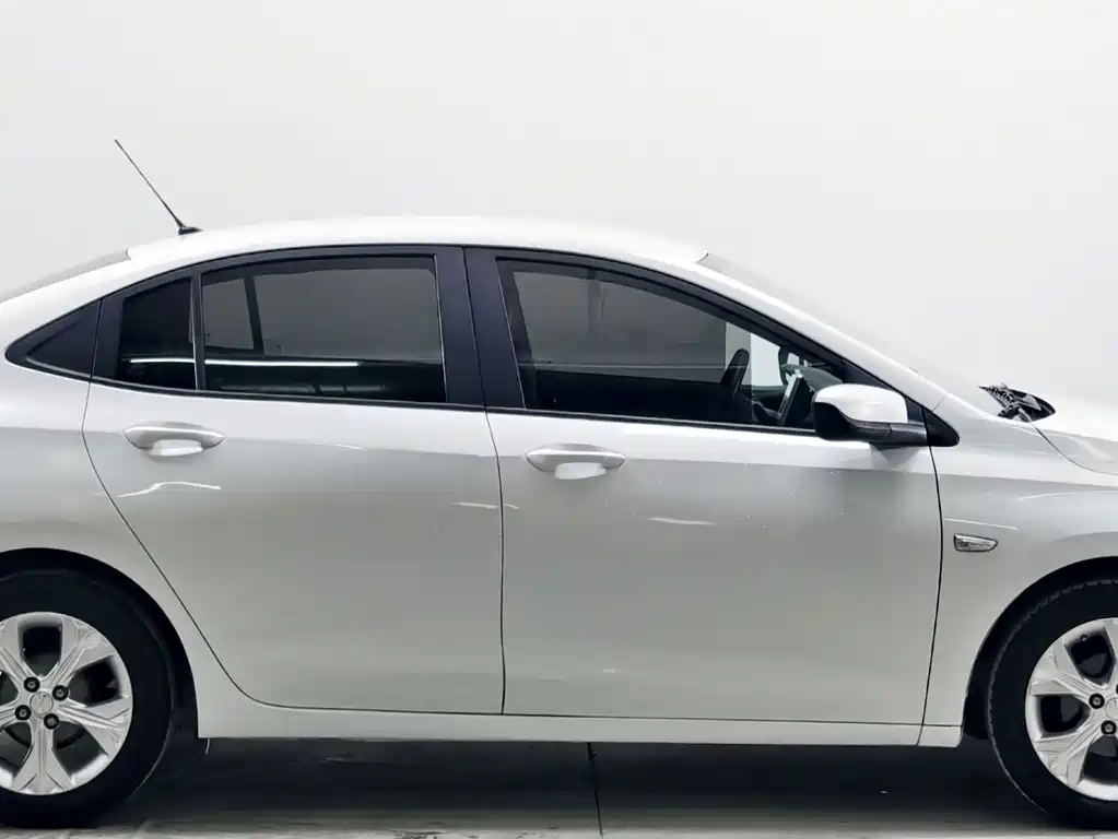 Chevrolet Cavalier — миниатюра 8