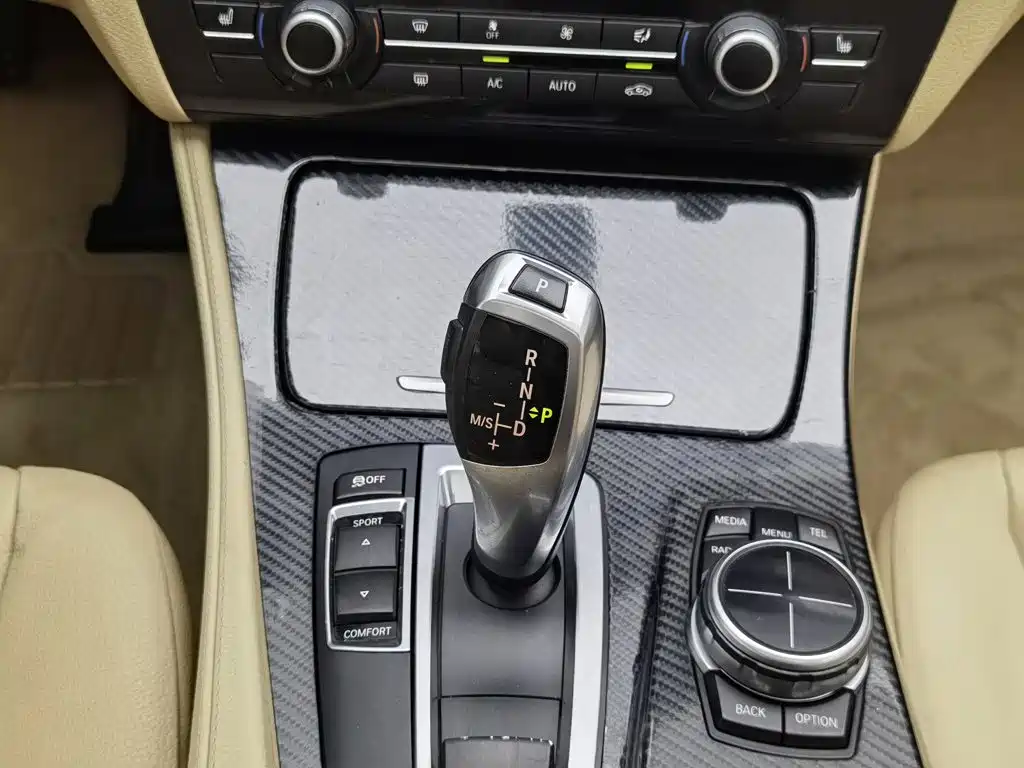BMW 5 Series — миниатюра 13