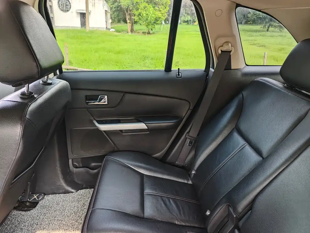 Ford Edge (Import) — миниатюра 11