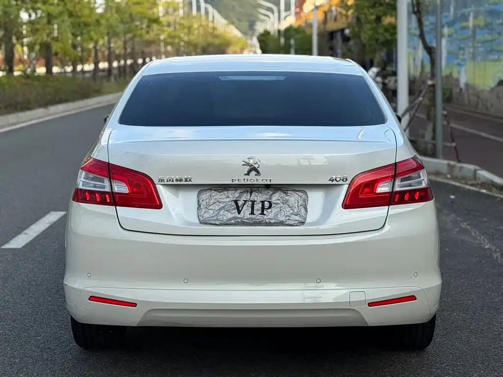 PEUGEOT 408