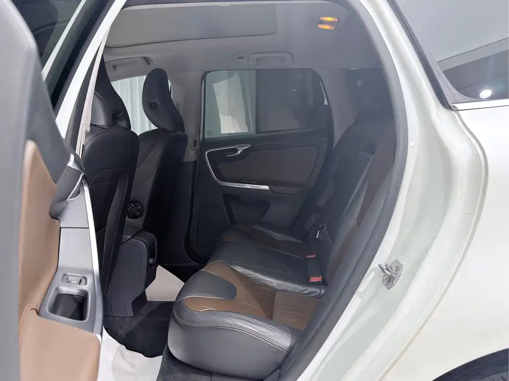 Volvo XC60 (Import) — миниатюра 12