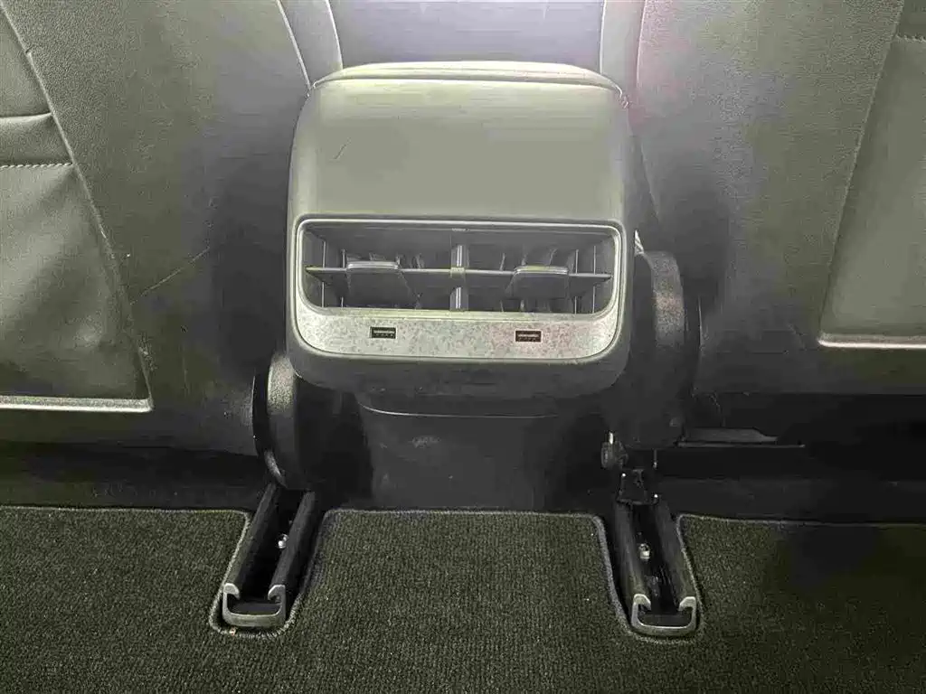 Tesla Model 3 — миниатюра 22