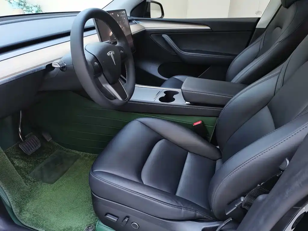 Tesla Model Y — миниатюра 7