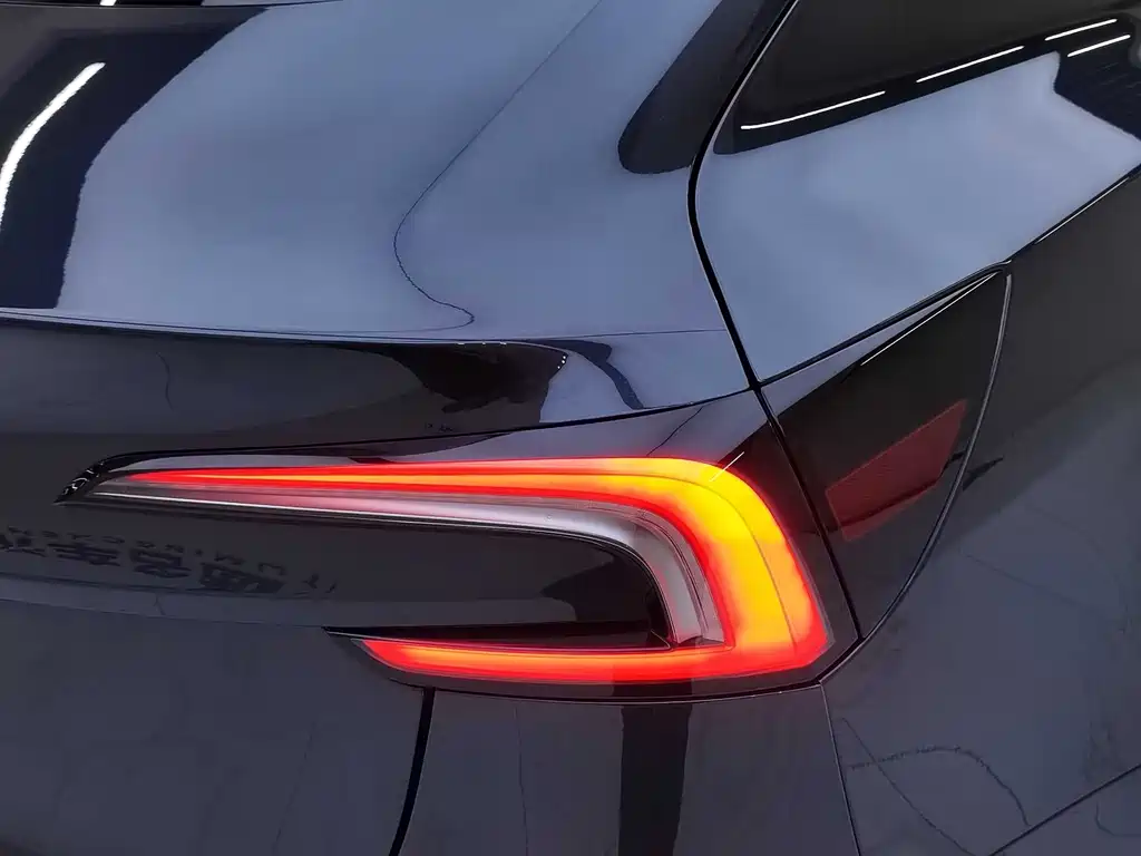 Tesla Model 3 — миниатюра 25