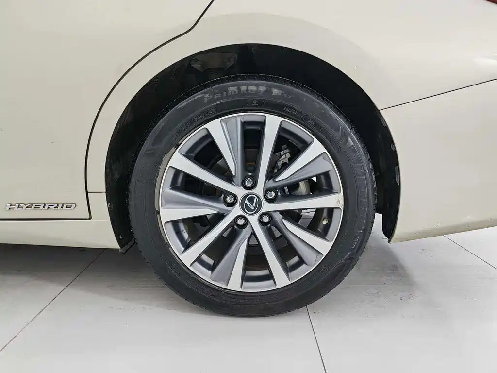 Lexus ES — миниатюра 15