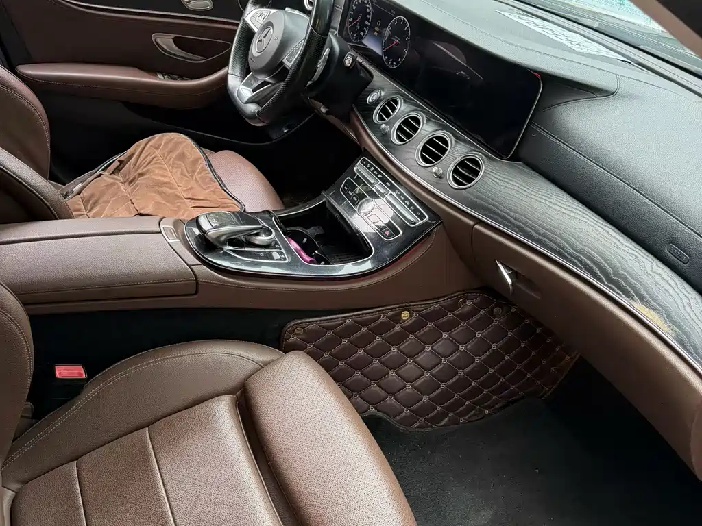 Mercedes-Benz E-Class — миниатюра 4