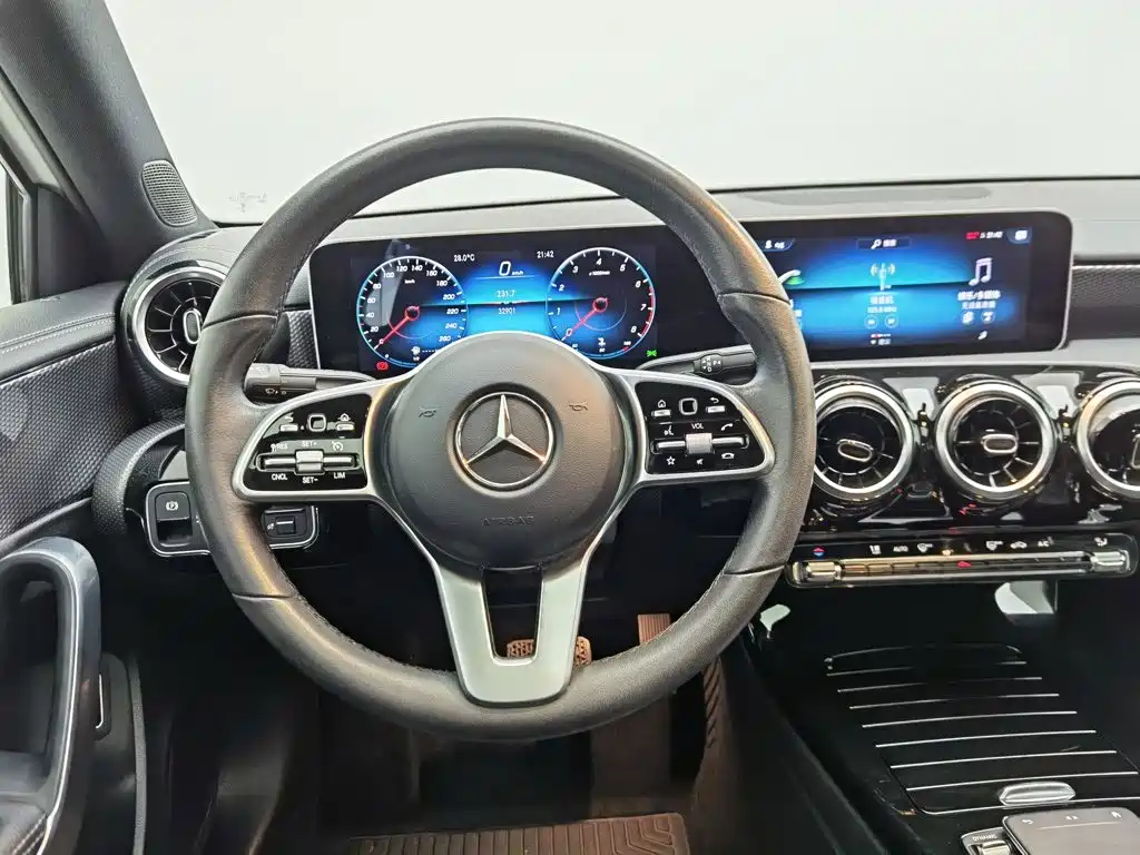 Mercedes-Benz A-Class — миниатюра 11