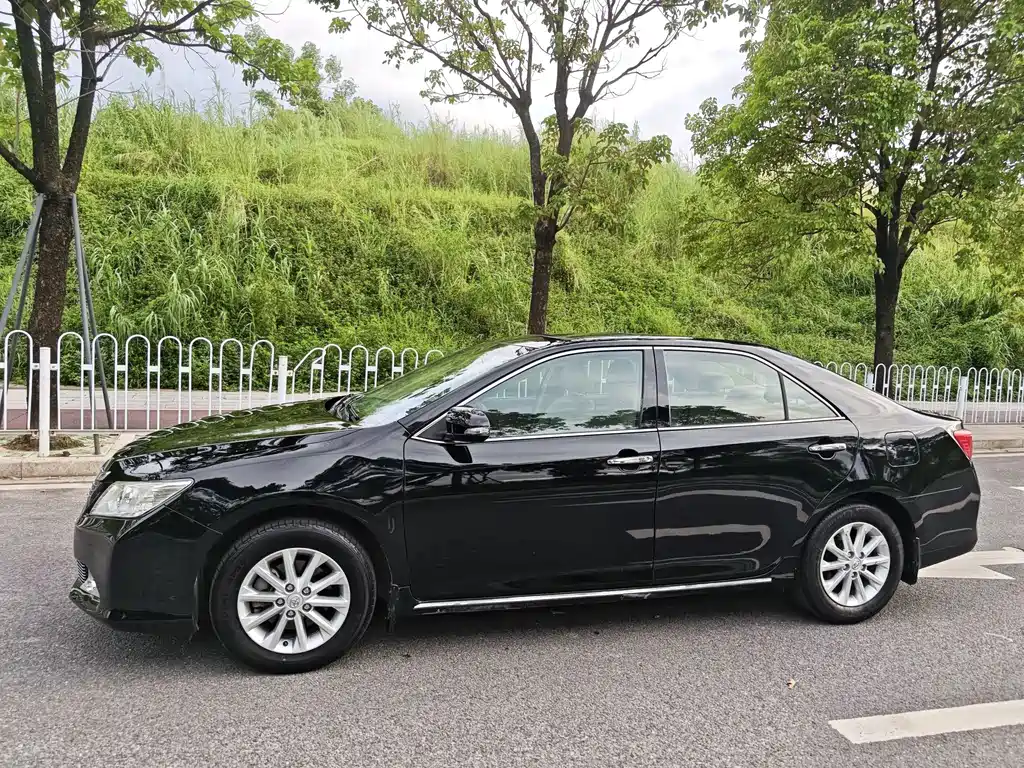 Toyota Camry — миниатюра 4