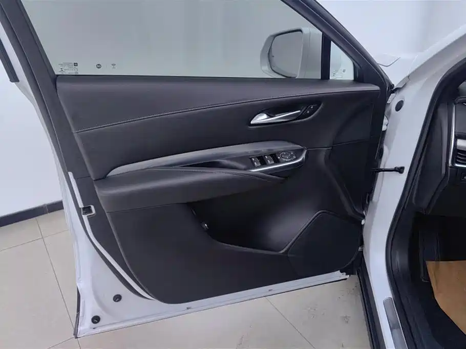 Cadillac XT4 2022 28T Luxury