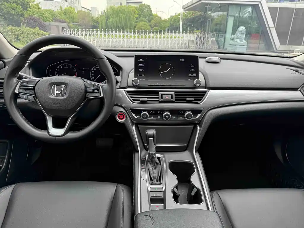 Honda Accord — миниатюра 7