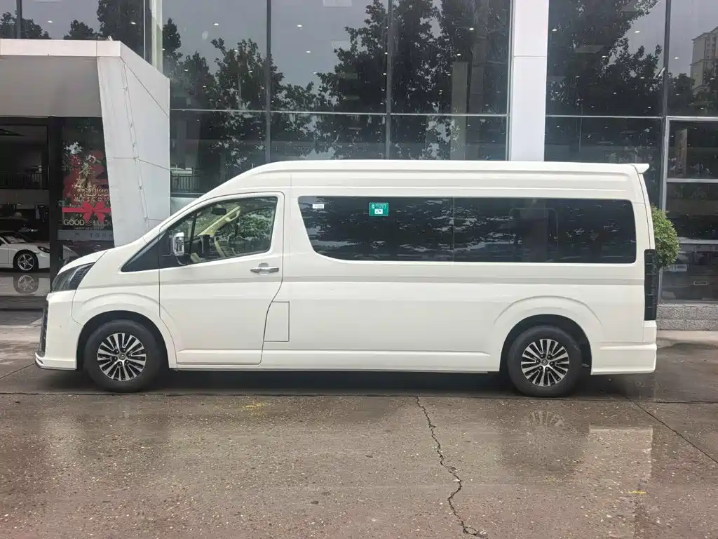 Toyota Hiace — миниатюра 2