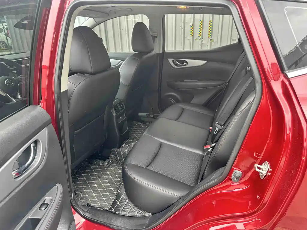Nissan Qashqai — миниатюра 8