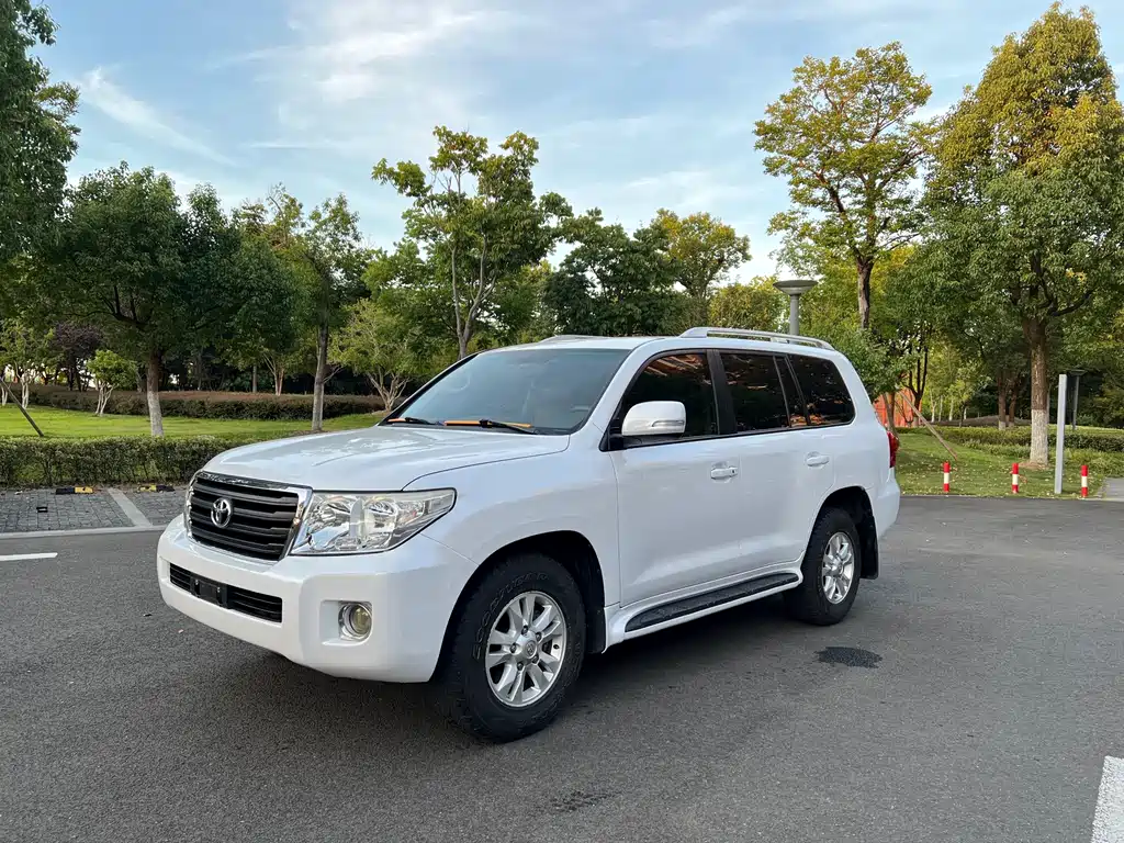 TOYOTA LAND CRUISER