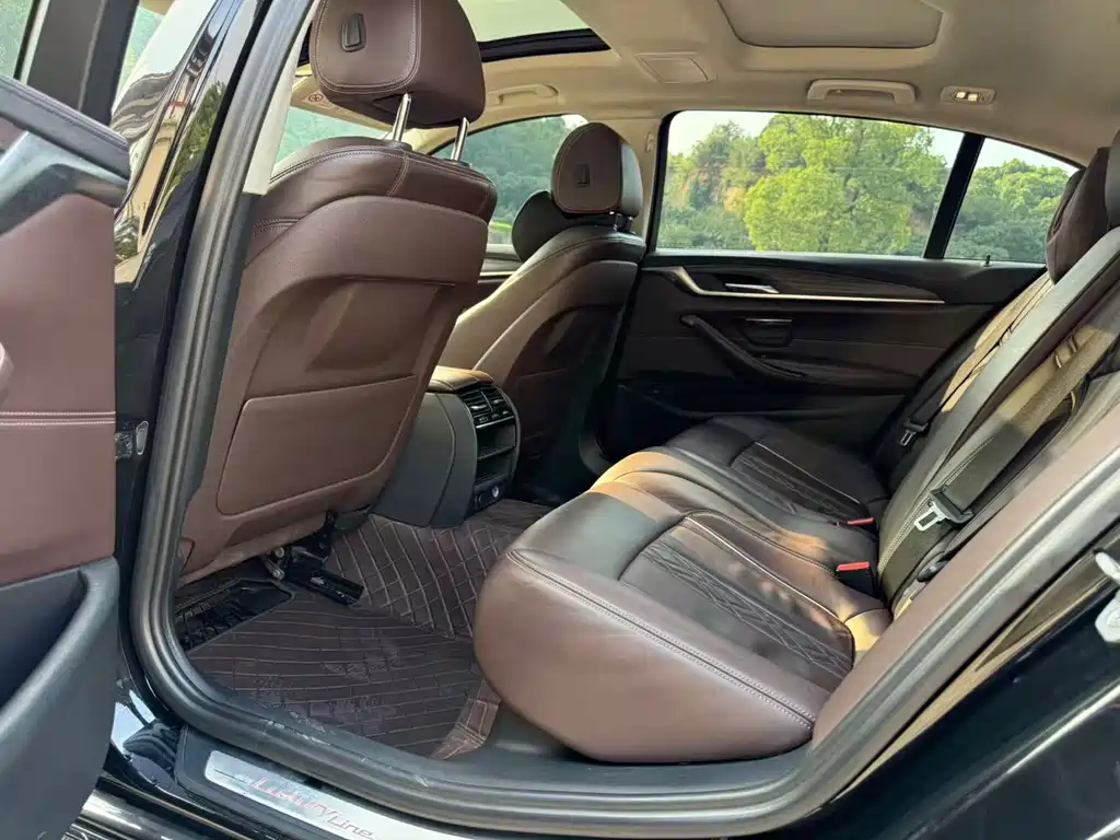 BMW 5 Series — миниатюра 7