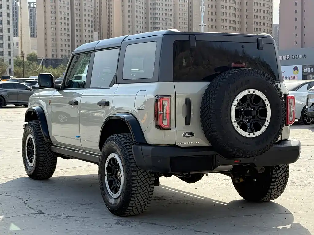 Ford Bronco — миниатюра 7