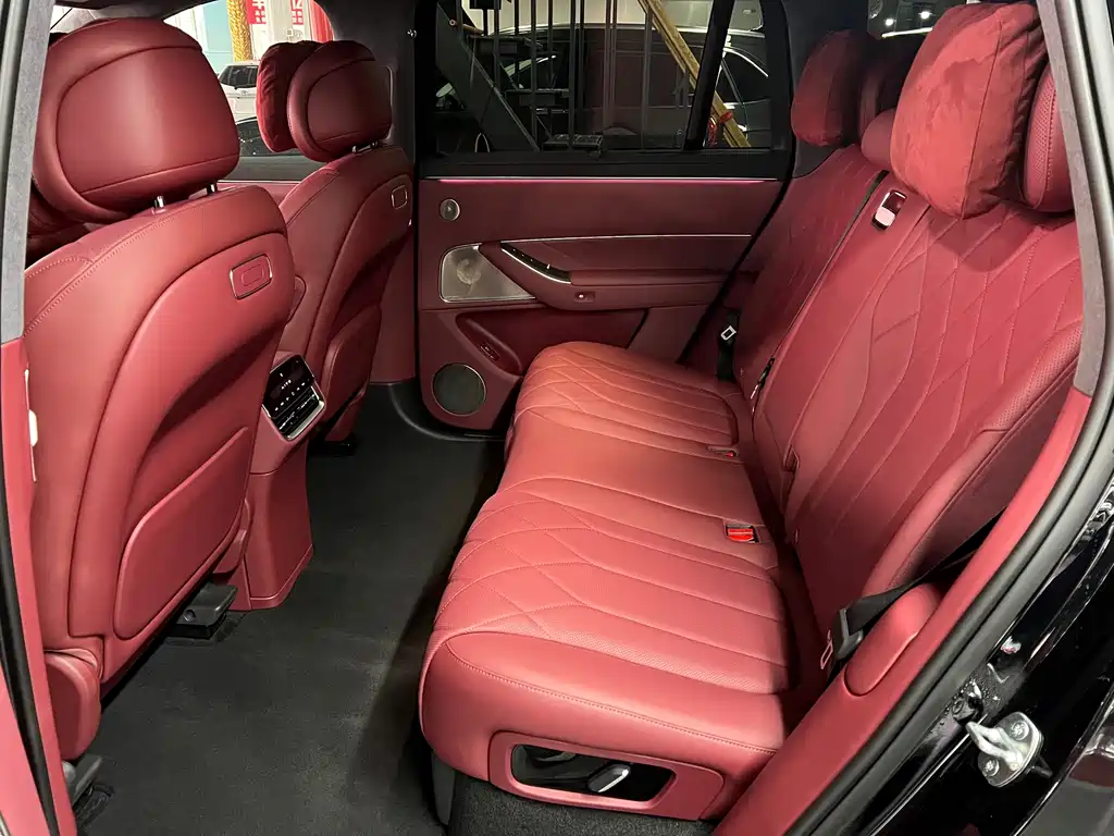 AITO ASK THE WORLD M8