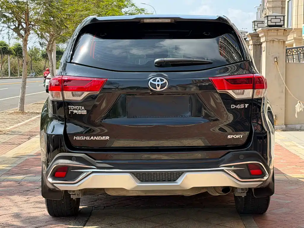 TOYOTA HIGHLANDER