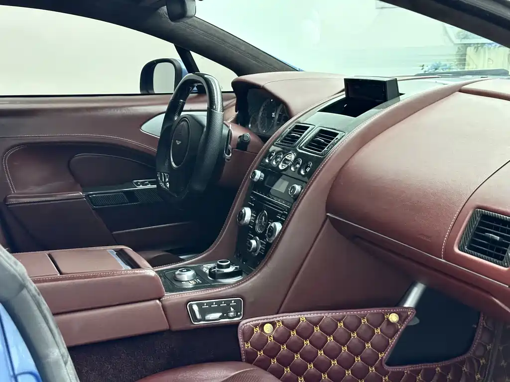 Aston Martin Rapide — миниатюра 13