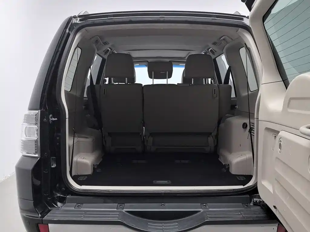 Mitsubishi Pajero (Import) — миниатюра 16