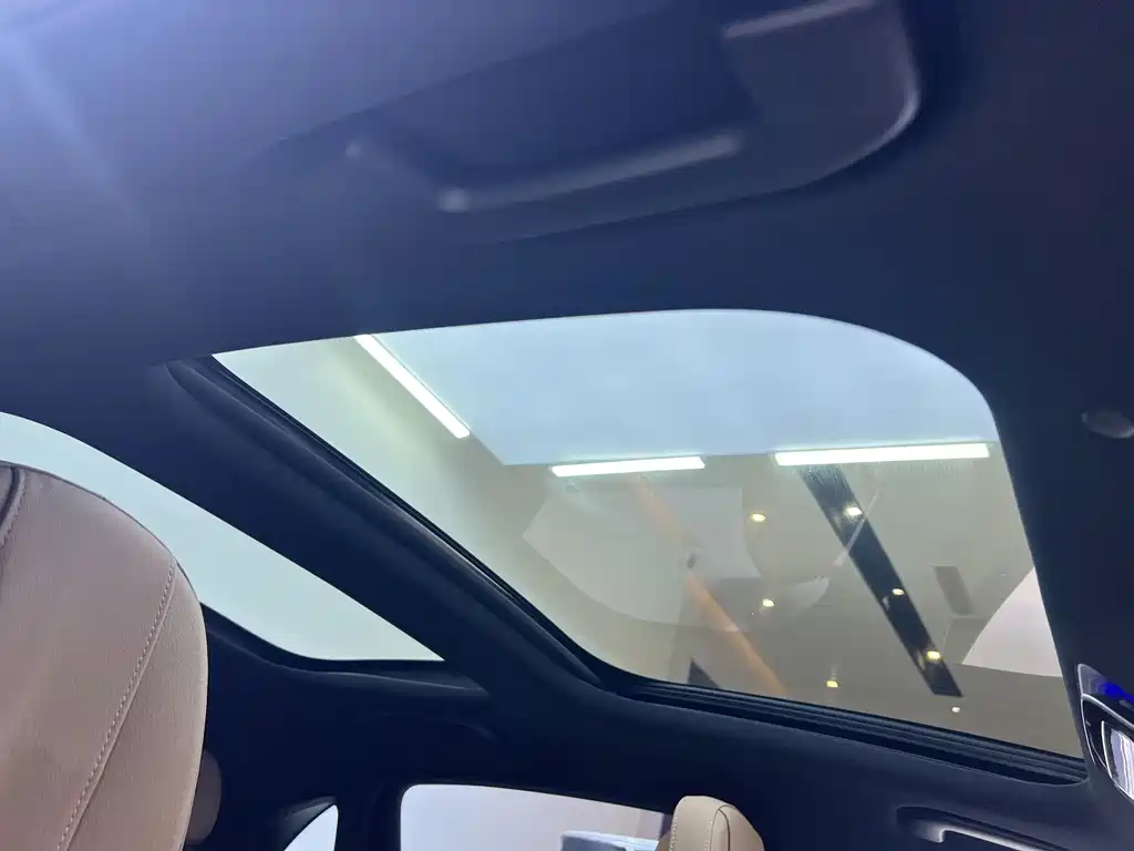 Mercedes-Benz E-Class — миниатюра 23