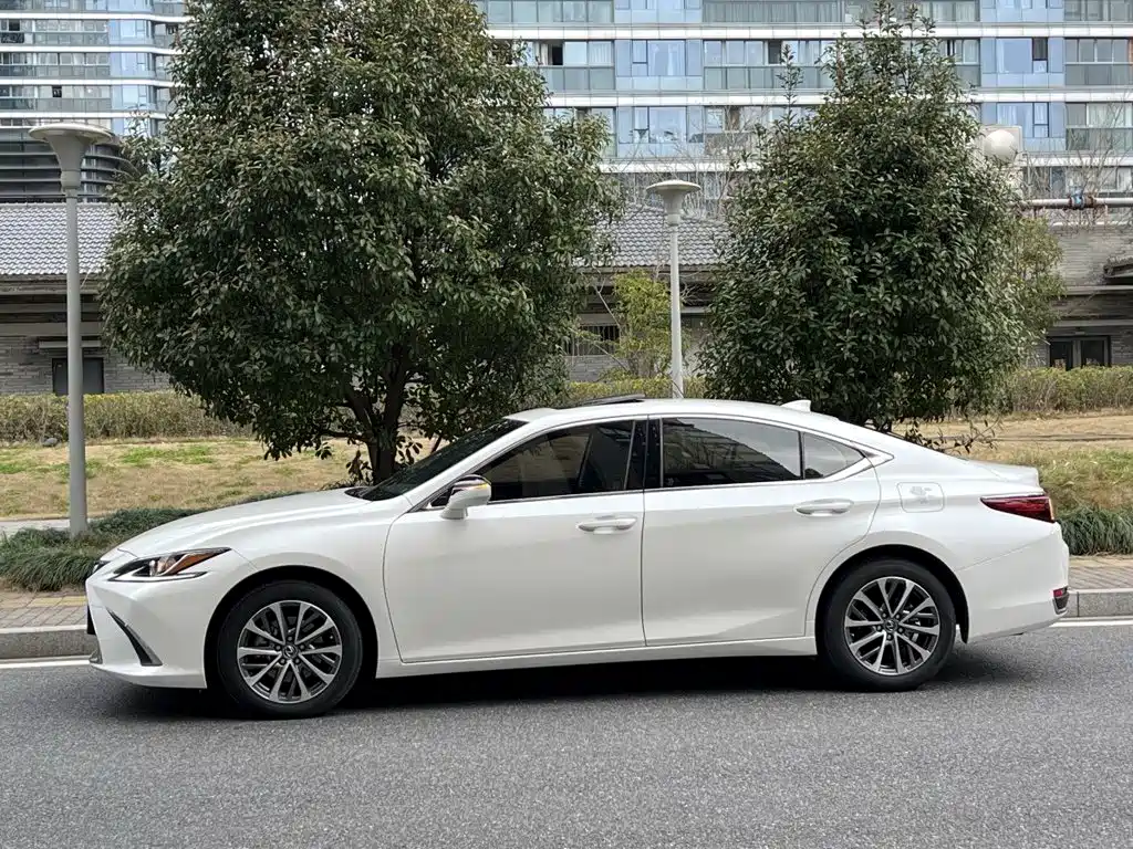 Lexus ES — миниатюра 5