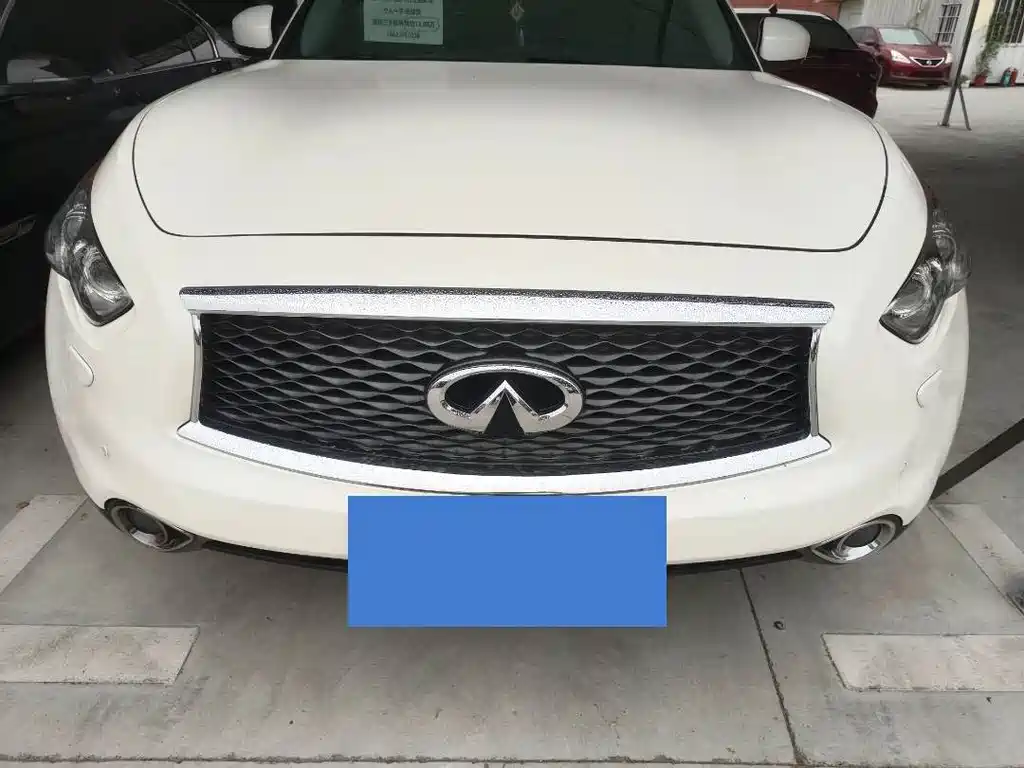 Infiniti QX70