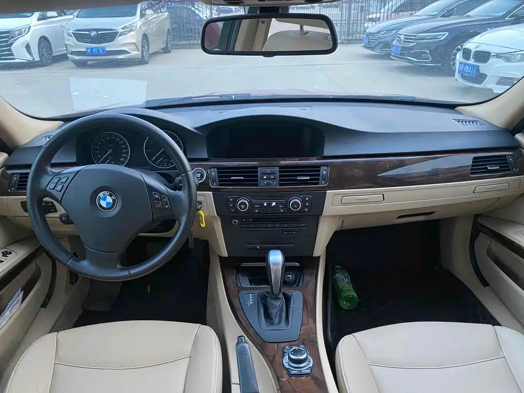 BMW 3 Series 3 2010 320i Luxury