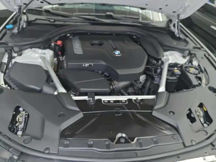 BMW 5 Series — миниатюра 10