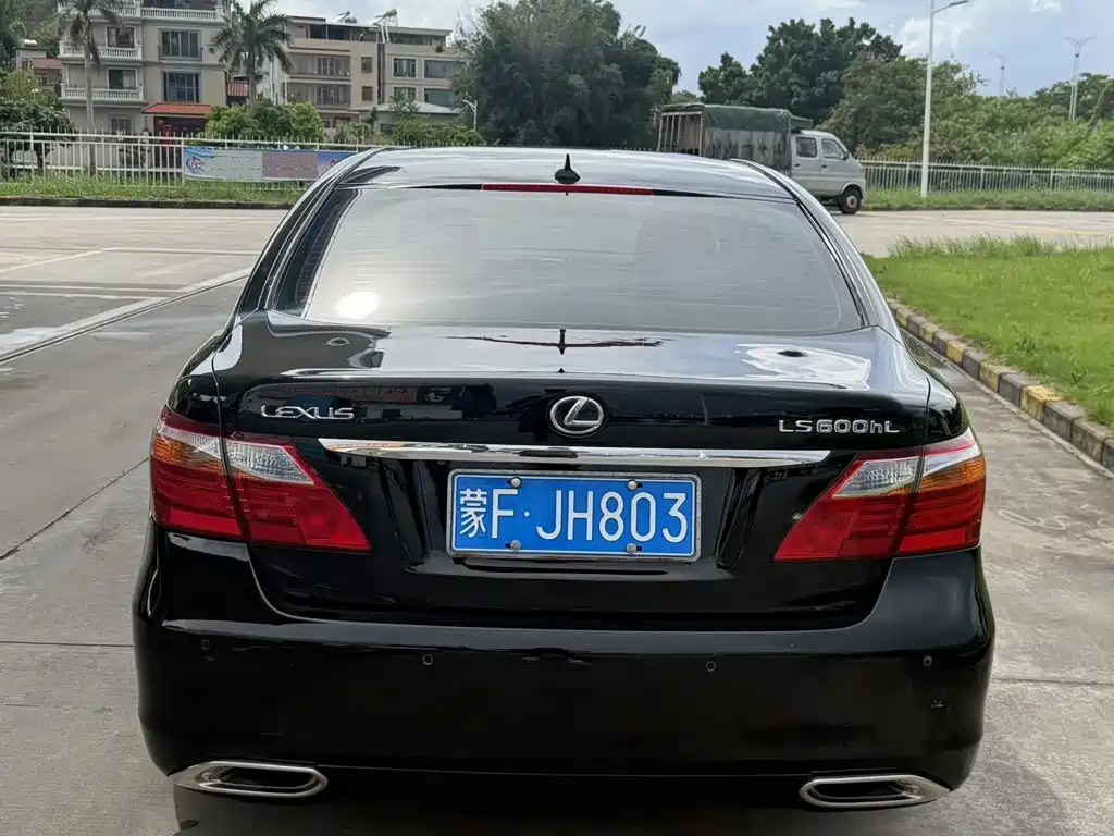 Lexus LS — миниатюра 3