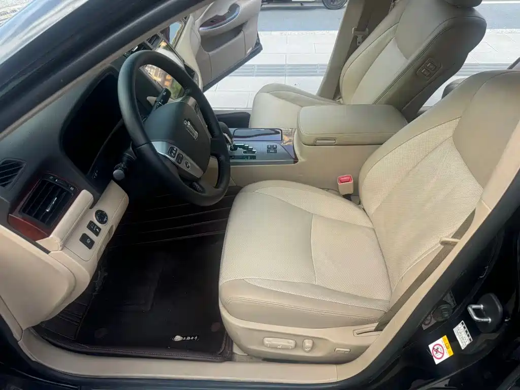 Toyota Crown — миниатюра 10