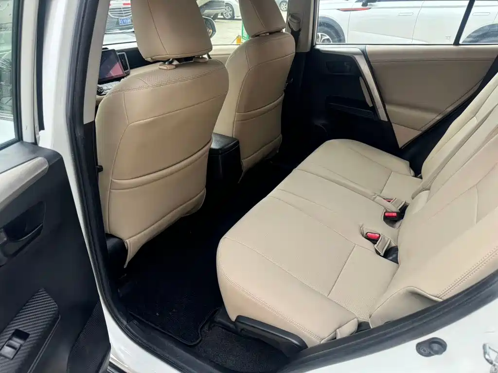 Toyota RAV4 — миниатюра 4