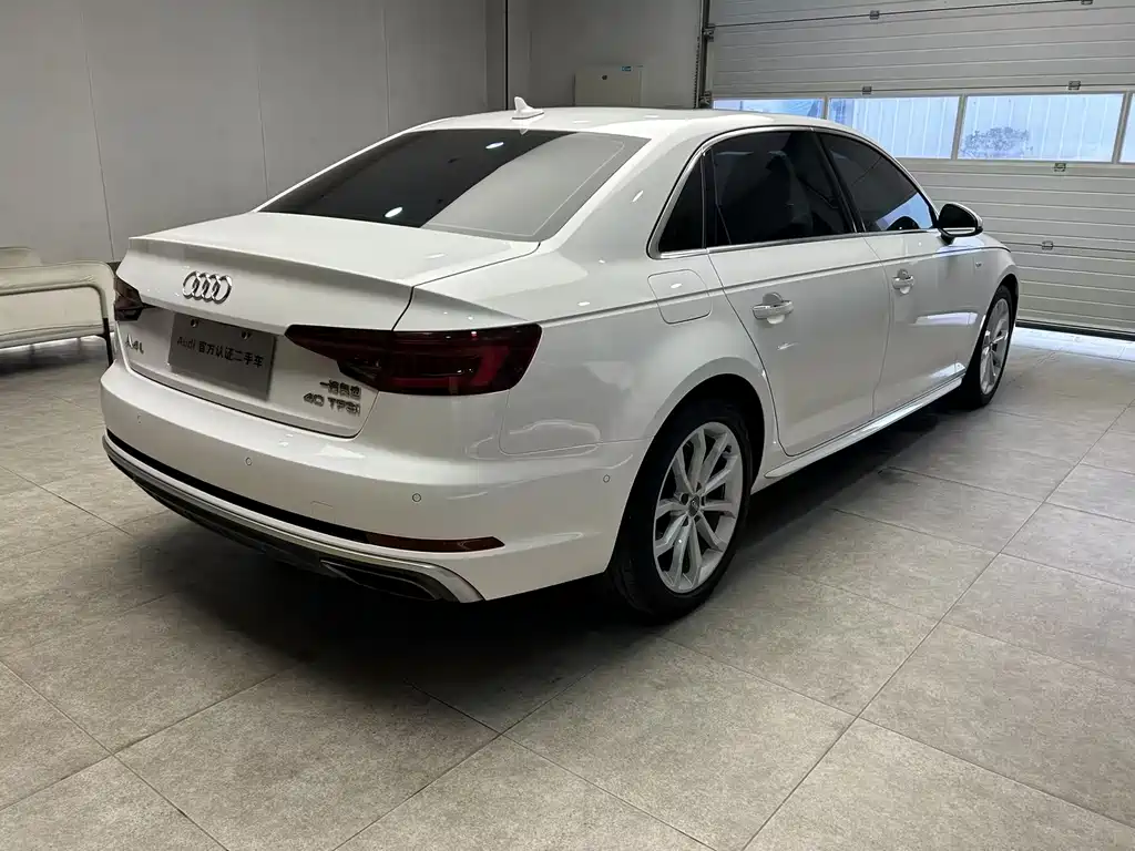 Audi A4L 2019 40 TFSI Fashion V