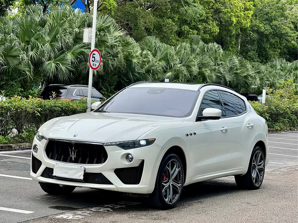 Levante 2019款 3.8T GTS