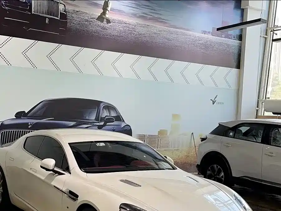 Aston Martin Rapide — миниатюра 2