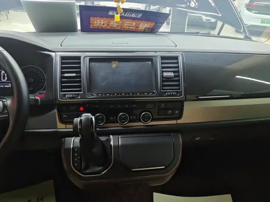 Volkswagen Caravelle — миниатюра 13
