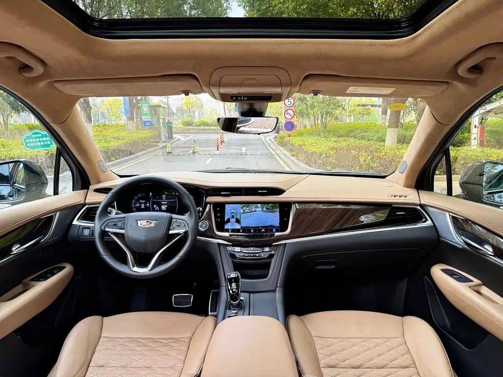 Cadillac XT6 2025 2.0T мест Executive