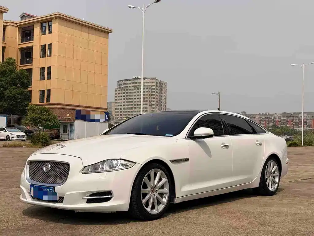 Jaguar XJ