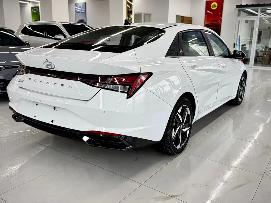 HYUNDAI ELANTRA