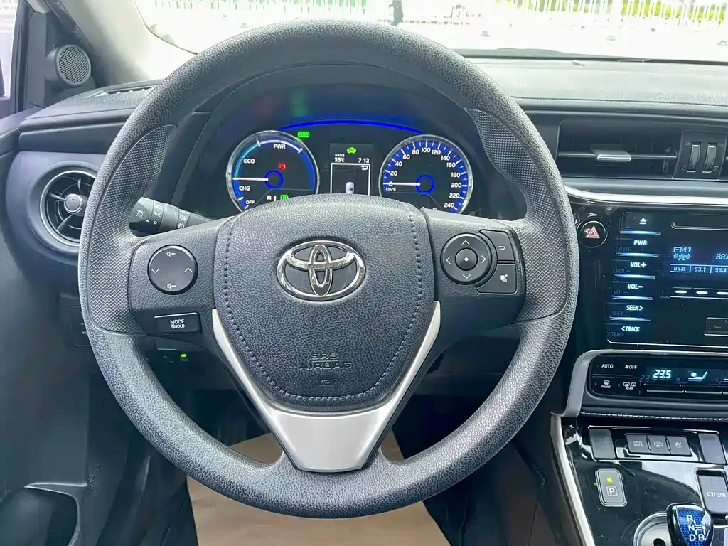 Toyota Corolla Hybrid — миниатюра 14
