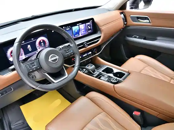 NISSAN EXPLORING THE LAND