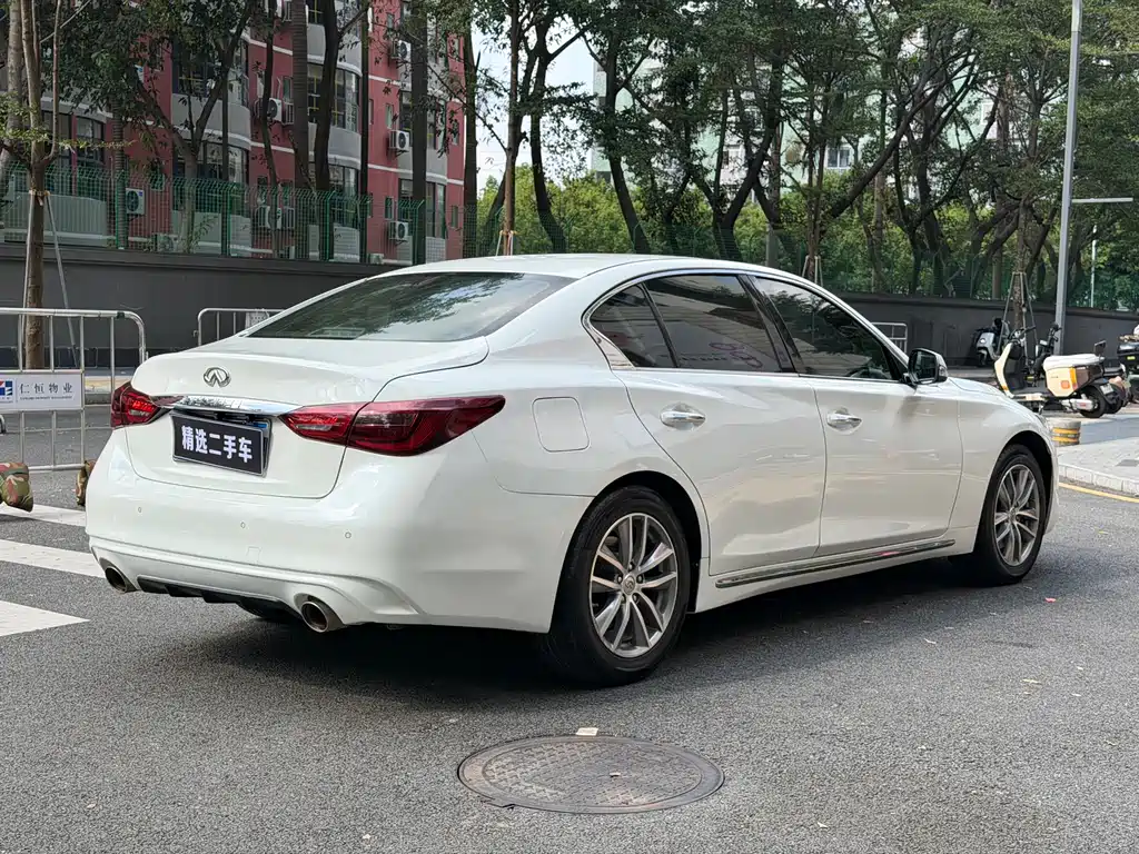 INFINITI Q50L