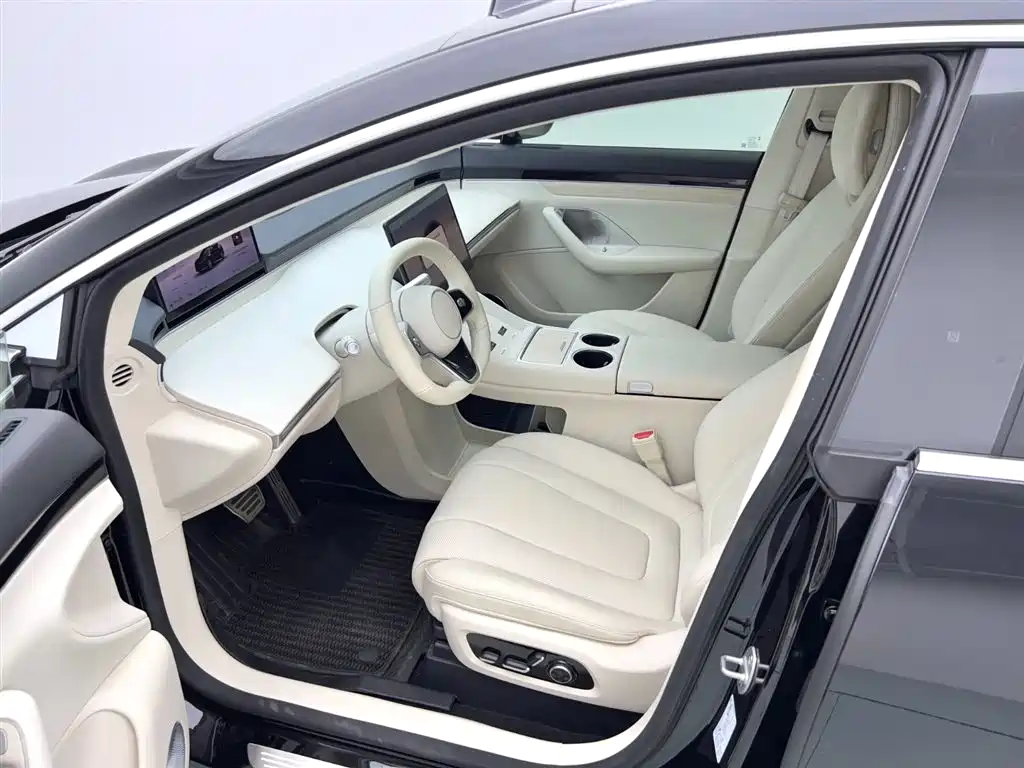 AITO WISDOM WORLD R7